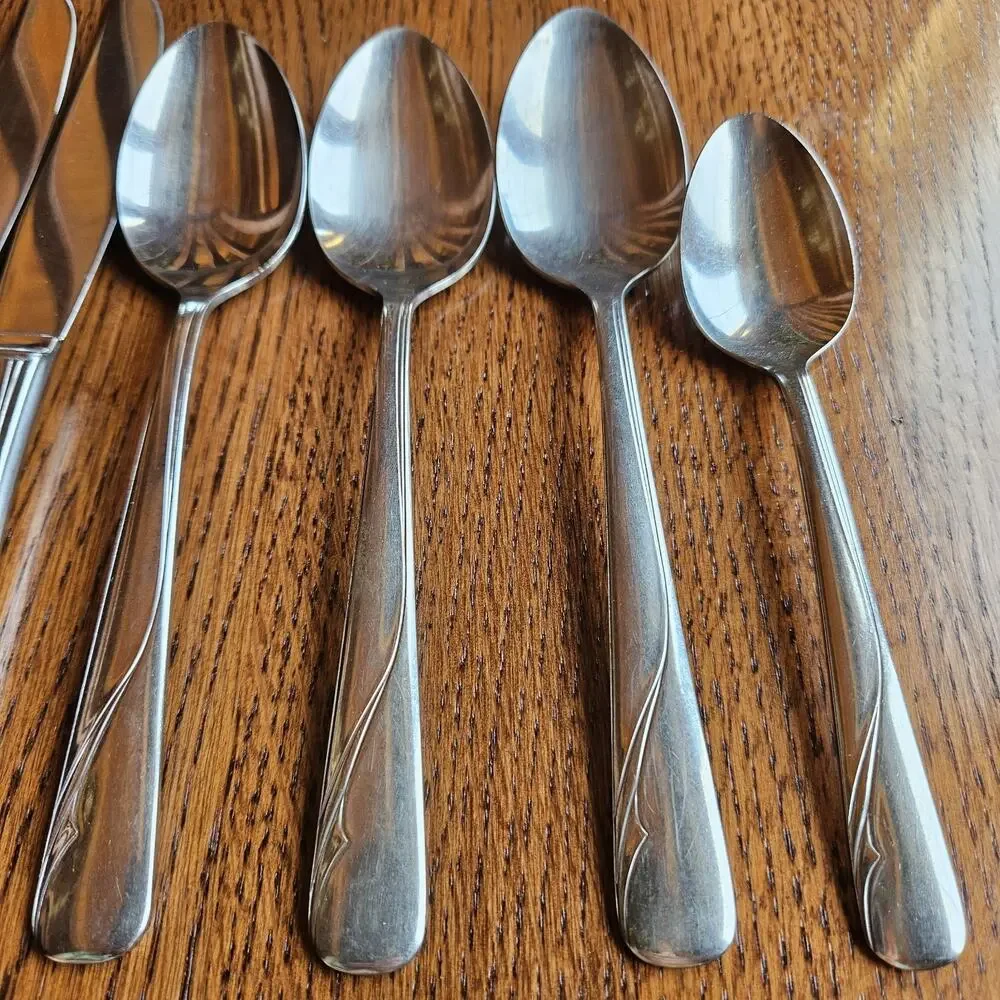 Oneida Oceanic 3 Soup Place Spoons 7.25 2 Dinner Knife 9